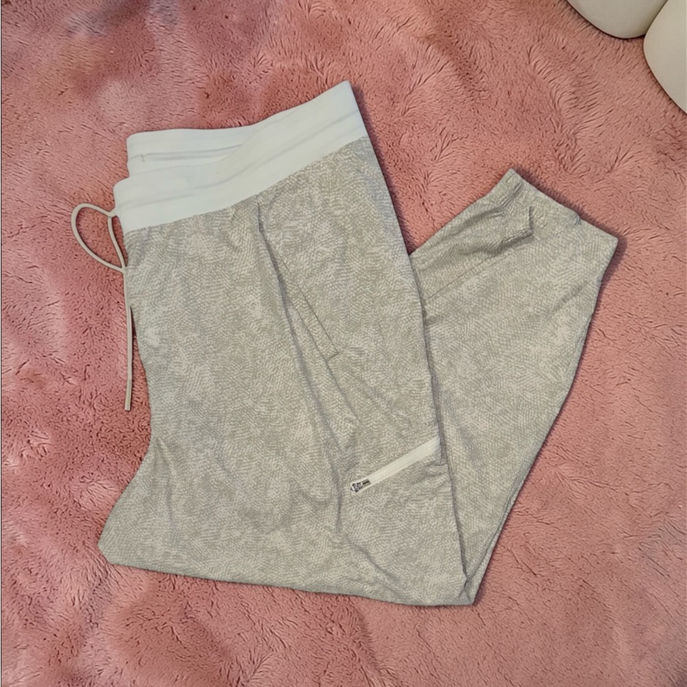 Athleta Venture Printed Plus Size 20 42 X 28 Viper Gray Grey Snake Jogger Pants